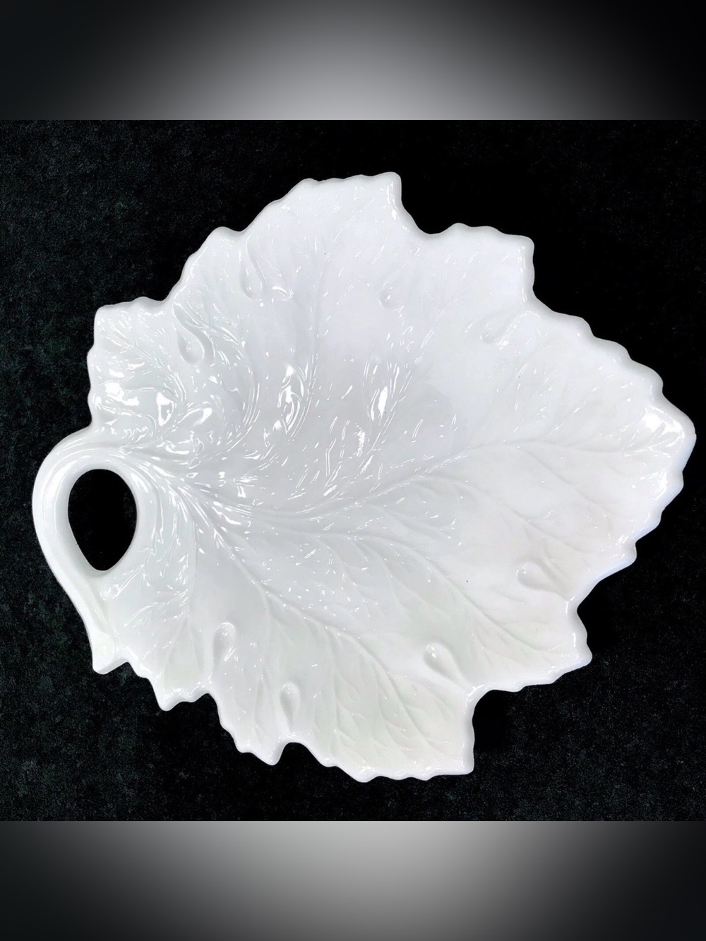 White Leaf-Shaped Serving Platter with Handle - Elegant Home Dining